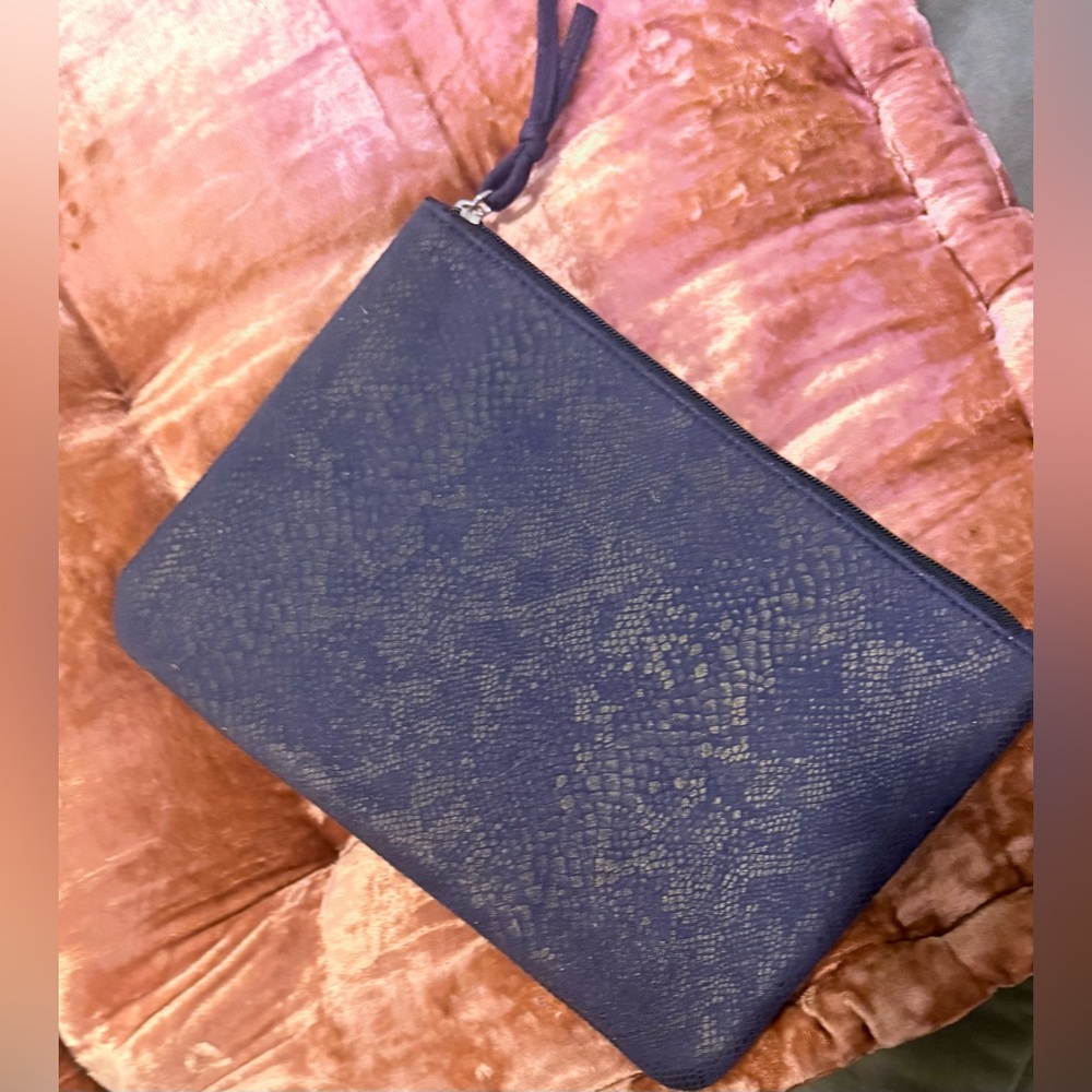 7 for all mankind navy blue snakeskin print clutch bag, new